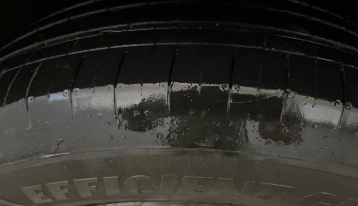 2023 Mahindra XUV700 AX 7 LUXURY P AT 7 STR, Petrol, Automatic, 14,877 km, Left Front Tyre Tread