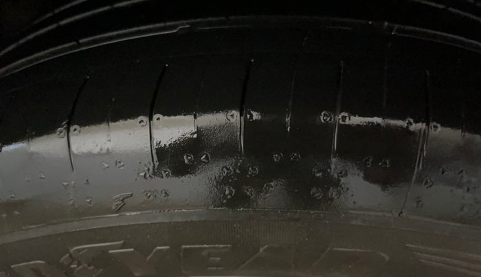 2023 Mahindra XUV700 AX 7 LUXURY P AT 7 STR, Petrol, Automatic, 14,877 km, Left Rear Tyre Tread