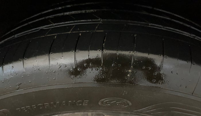 2023 Mahindra XUV700 AX 7 LUXURY P AT 7 STR, Petrol, Automatic, 14,877 km, Right Front Tyre Tread