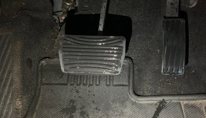 2023 Mahindra XUV700 AX 7 LUXURY P AT 7 STR, Petrol, Automatic, 14,877 km, Pedals