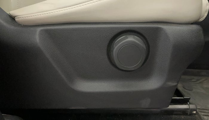 2023 Mahindra XUV700 AX 7 LUXURY P AT 7 STR, Petrol, Automatic, 14,877 km, Driver Side Adjustment Panel