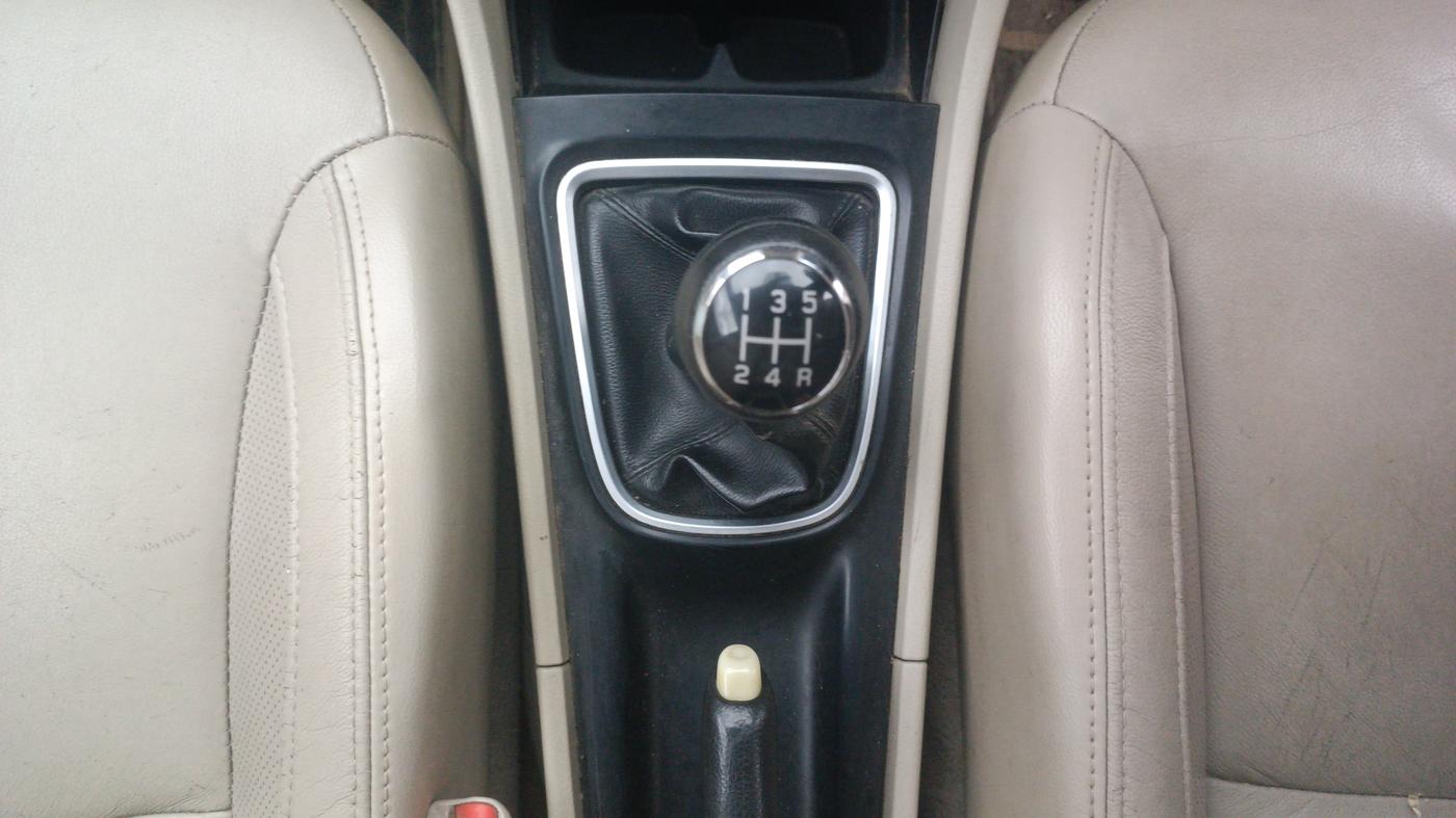 2016 Maruti Ciaz ZDI+ SHVS, Diesel, Manual, 1,11,925 km, Gear Lever