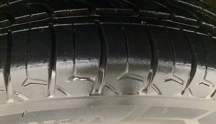 2014 Ford Figo TITANIUM 1.4 DIESEL, Diesel, Manual, 86,337 km, Left Front Tyre Tread