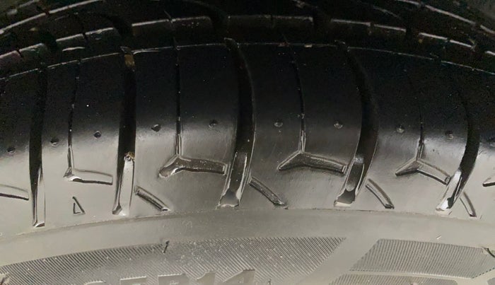 2014 Ford Figo TITANIUM 1.4 DIESEL, Diesel, Manual, 86,337 km, Right Rear Tyre Tread