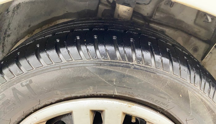 2014 Ford Figo ZXI 1.4 DIESEL, Diesel, Manual, 1,14,390 km, Right Front Tyre Tread