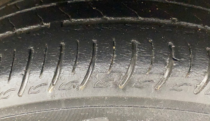 2020 Renault TRIBER RXZ AMT, Petrol, Automatic, 55,886 km, Right Front Tyre Tread