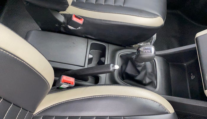 2020 Renault TRIBER RXZ AMT, Petrol, Automatic, 55,886 km, Gear Lever