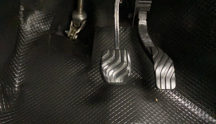 2020 Renault TRIBER RXZ AMT, Petrol, Automatic, 55,886 km, Pedals