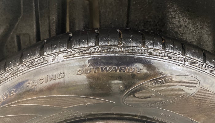 2016 Maruti Swift VXI O, Petrol, Manual, 66,684 km, Right Rear Tyre Tread