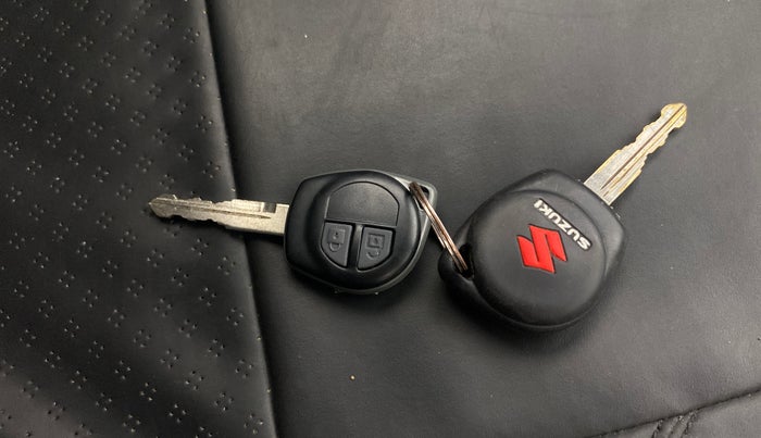 2016 Maruti Swift VXI O, Petrol, Manual, 66,684 km, Key Close Up