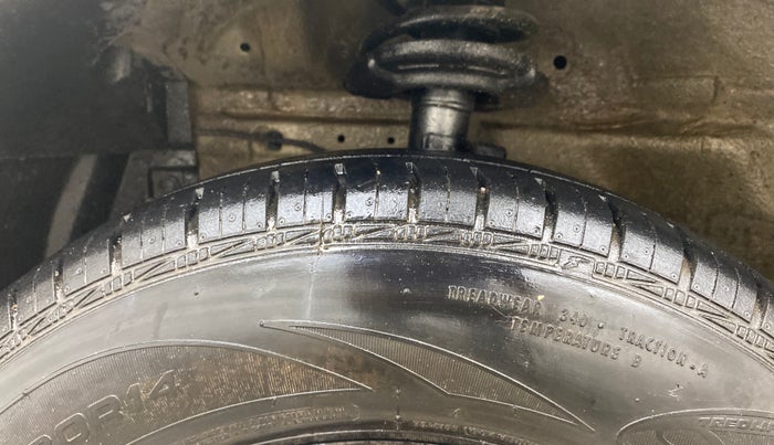 2016 Maruti Swift VXI O, Petrol, Manual, 66,684 km, Left Front Tyre Tread