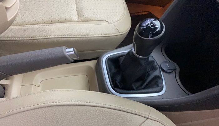 2018 Volkswagen Vento HIGHLINE 1.6 MPI, Petrol, Manual, 47,476 km, Gear Lever