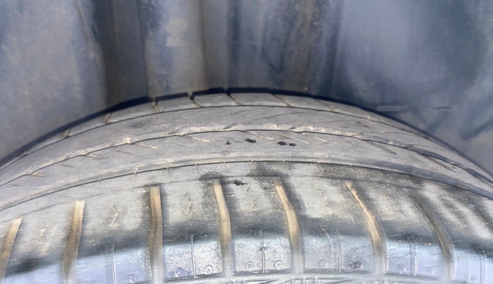 2018 Volkswagen Vento HIGHLINE 1.6 MPI, Petrol, Manual, 47,476 km, Right Rear Tyre Tread