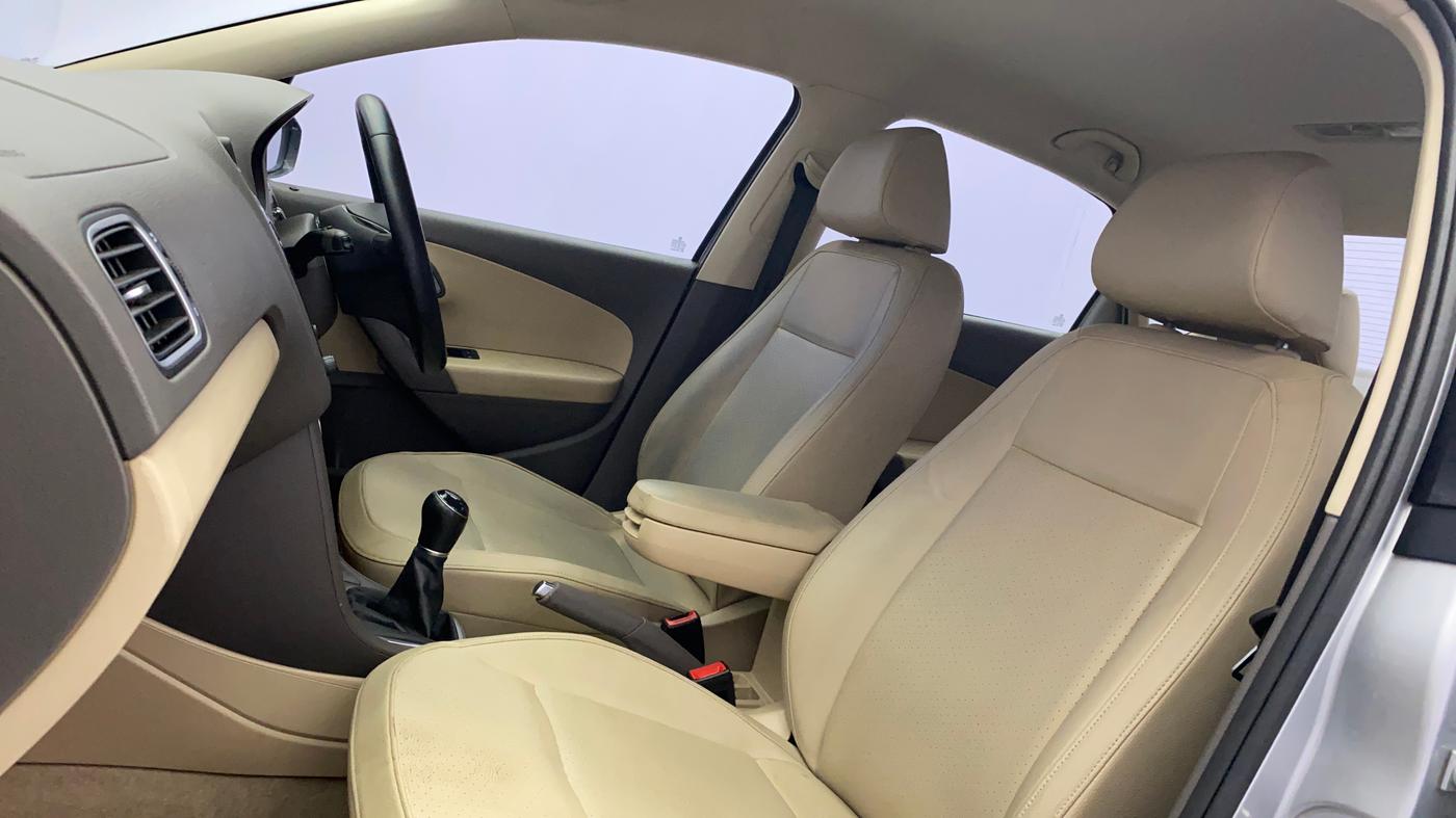 2018 Volkswagen Vento HIGHLINE 1.6 MPI, Petrol, Manual, 47,476 km, Right Side Front Door Cabin