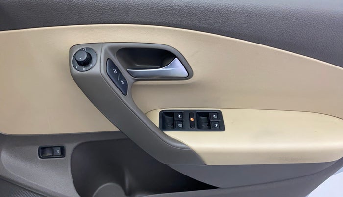 2018 Volkswagen Vento HIGHLINE 1.6 MPI, Petrol, Manual, 47,476 km, Driver Side Door Panels Control