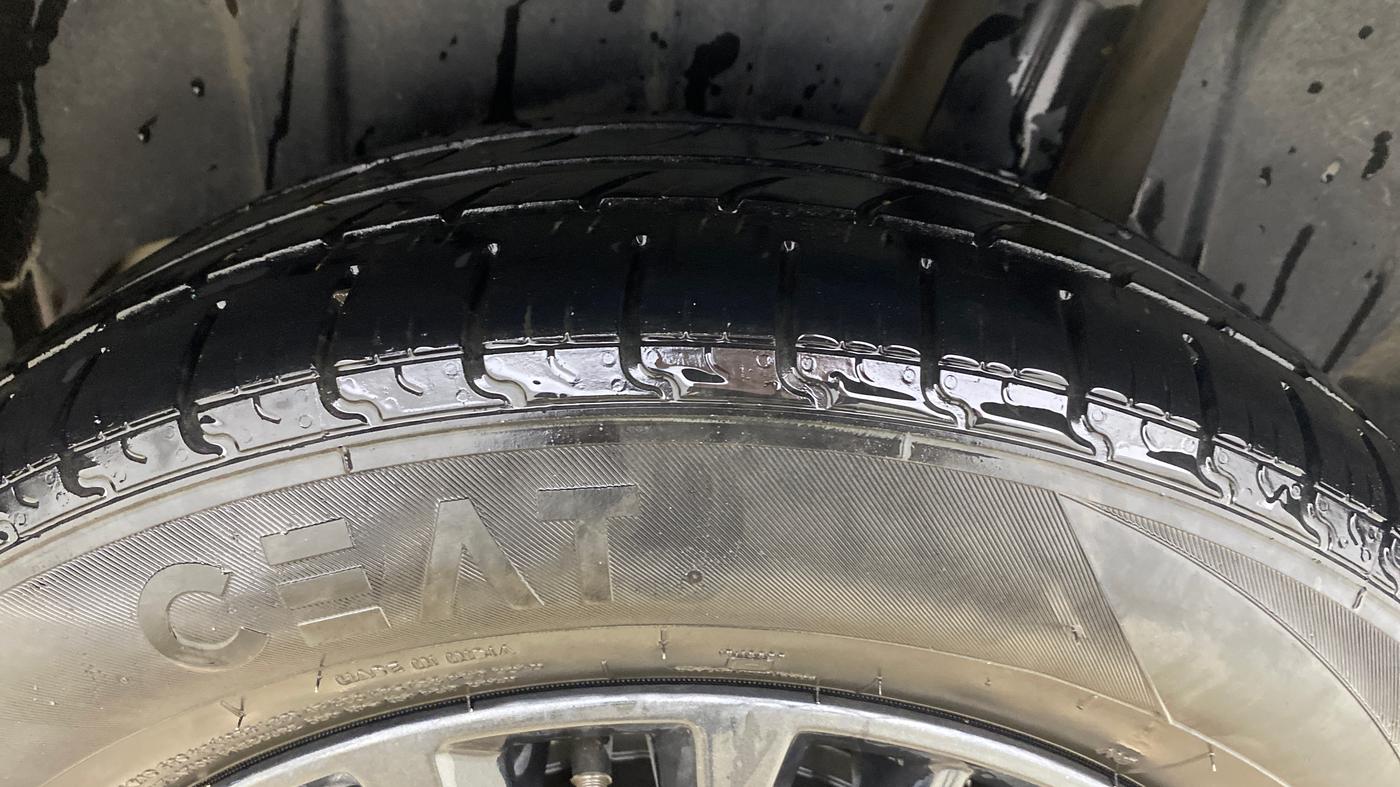 2021 Maruti XL6 ALPHA AT, Petrol, Automatic, 1,16,369 km, Left Rear Tyre Tread