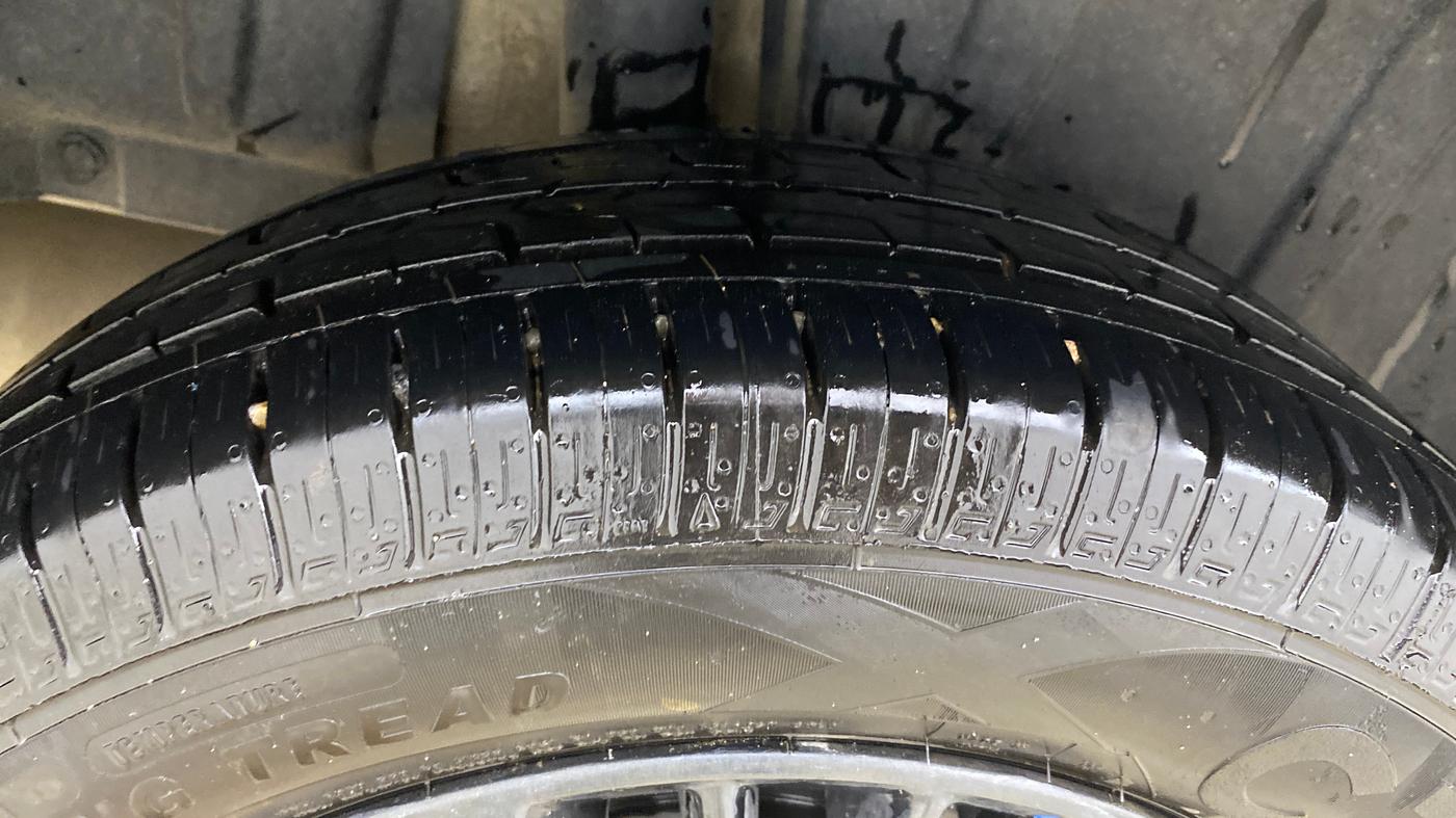 2021 Maruti XL6 ALPHA AT, Petrol, Automatic, 1,16,369 km, Right Rear Tyre Tread