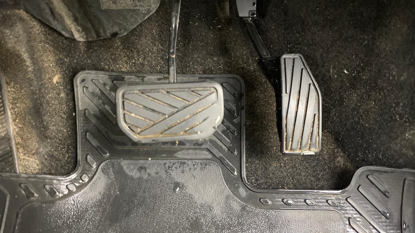 2021 Maruti XL6 ALPHA AT, Petrol, Automatic, 1,16,369 km, Pedals