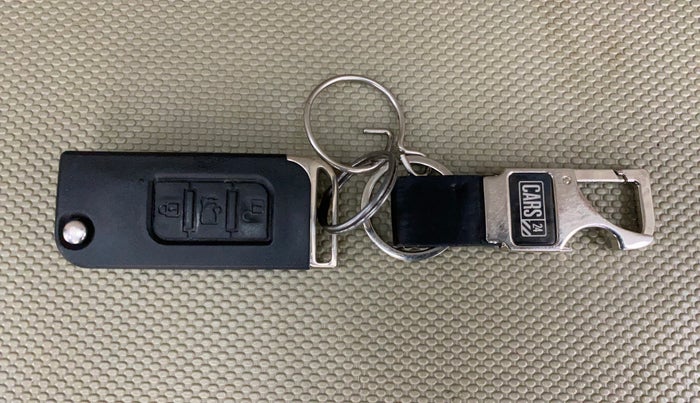 2016 Mahindra XUV500 W10 AT, Diesel, Automatic, 85,039 km, Key Close Up