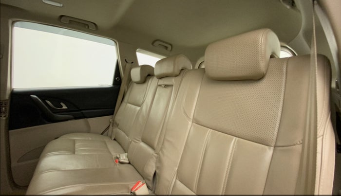 2016 Mahindra XUV500 W10 AT, Diesel, Automatic, 85,039 km, Right Side Rear Door Cabin