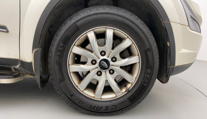 2016 Mahindra XUV500 W10 AT, Diesel, Automatic, 85,039 km, Right Front Wheel