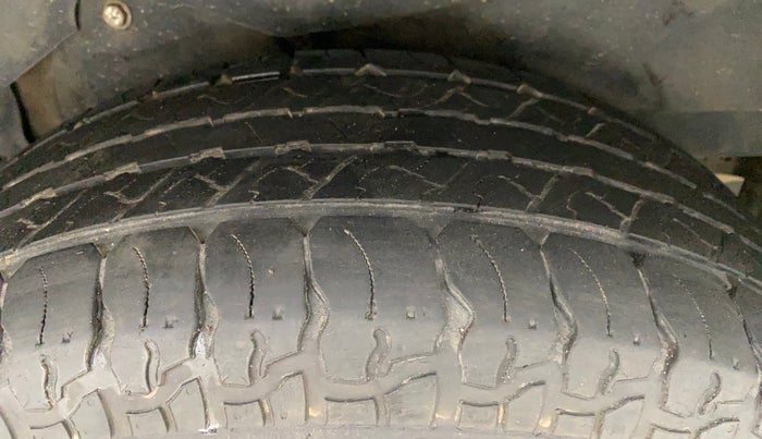 2016 Mahindra XUV500 W10 AT, Diesel, Automatic, 85,039 km, Right Rear Tyre Tread