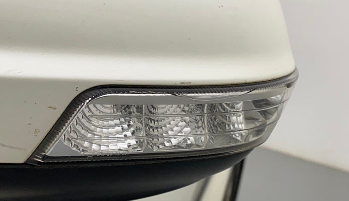 2016 Mahindra XUV500 W10 AT, Diesel, Automatic, 85,039 km, Left rear-view mirror - Indicator light has minor damage