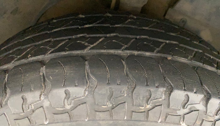 2016 Mahindra XUV500 W10 AT, Diesel, Automatic, 85,039 km, Right Front Tyre Tread