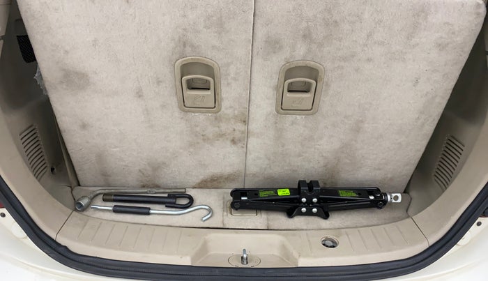 2016 Mahindra XUV500 W10 AT, Diesel, Automatic, 85,039 km, Boot Inside