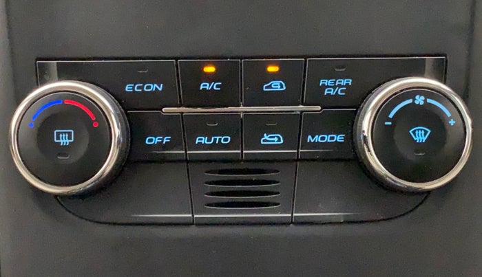 2016 Mahindra XUV500 W10 AT, Diesel, Automatic, 85,039 km, Automatic Climate Control