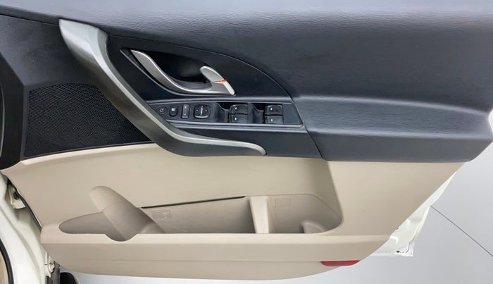 2016 Mahindra XUV500 W10 AT, Diesel, Automatic, 85,039 km, Driver Side Door Panels Control