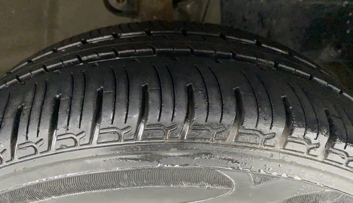 2017 Mahindra Kuv100 K4 PLUS 5 STR, Petrol, Manual, 18,884 km, Right Front Tyre Tread