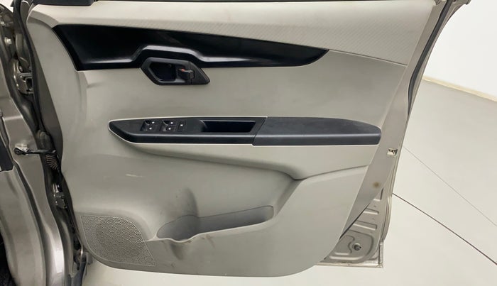 2017 Mahindra Kuv100 K4 PLUS 5 STR, Petrol, Manual, 18,884 km, Driver Side Door Panels Control