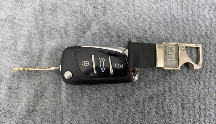 2017 Mahindra Kuv100 K4 PLUS 5 STR, Petrol, Manual, 18,884 km, Key Close Up