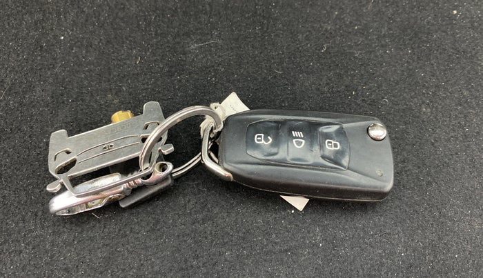 2020 Tata NEXON XM PETROL, Petrol, Manual, 30,947 km, Key Close Up