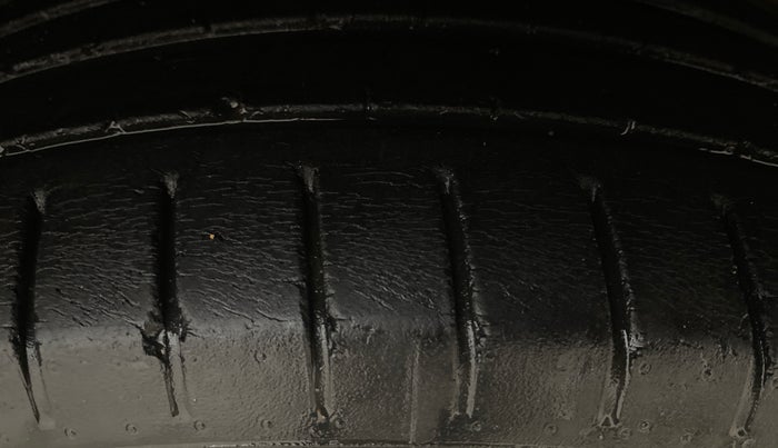 2017 Maruti Baleno ALPHA CVT PETROL 1.2, Petrol, Automatic, 63,780 km, Right Front Tyre Tread