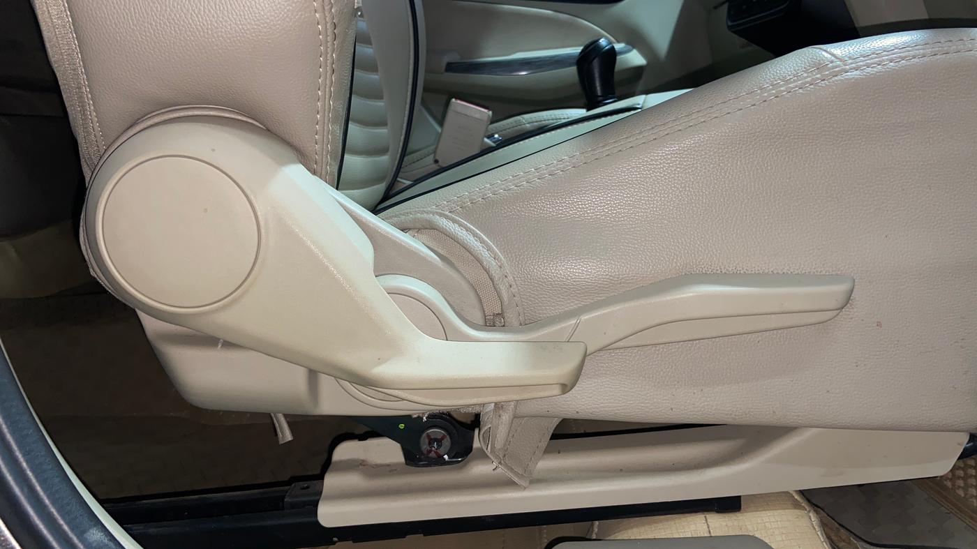 2023 Maruti Dzire ZXI Plus, Petrol, Manual, 18,987 km, Driver Side Adjustment Panel
