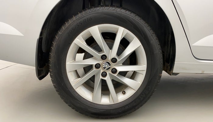 2022 Skoda SLAVIA AMBITION 1.0L TSI AT, Petrol, Automatic, 7,793 km, Right Rear Wheel