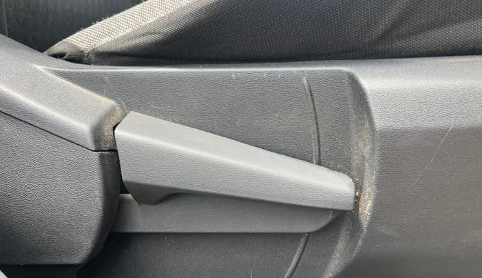 2022 Nissan MAGNITE XV MT, Petrol, Manual, 54,034 km, Driver Side Adjustment Panel