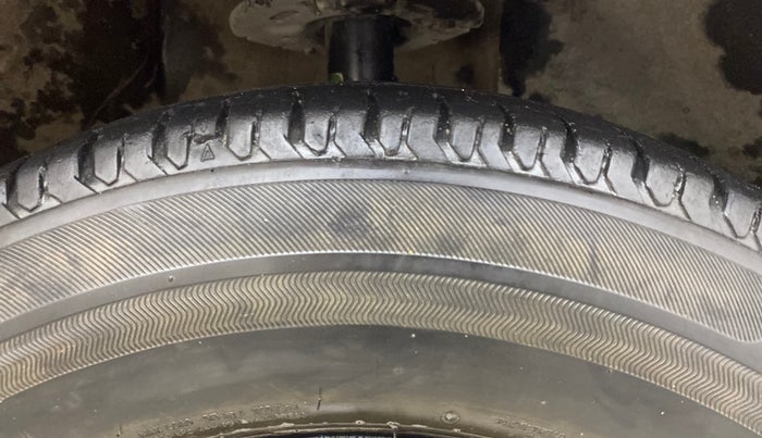 2020 Maruti Swift VXI, Petrol, Manual, 68,881 km, Right Front Tyre Tread