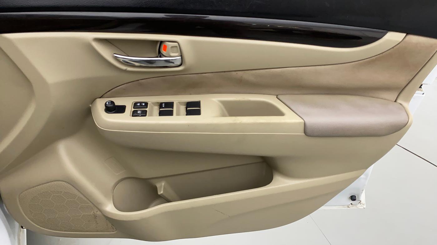 2016 Maruti Ciaz VXI, Petrol, Manual, 66,862 km, Driver Side Door Panels Control
