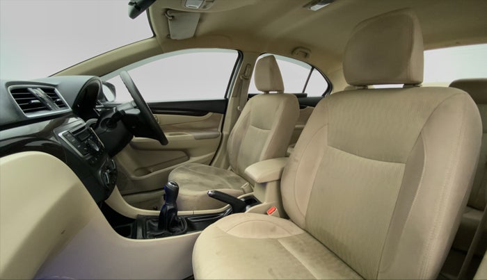 2016 Maruti Ciaz VXI, Petrol, Manual, 66,862 km, Right Side Front Door Cabin