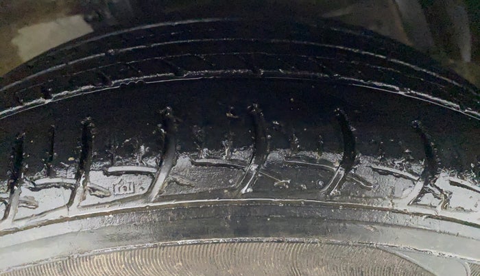 2016 Maruti Ciaz VXI, Petrol, Manual, 66,862 km, Right Front Tyre Tread