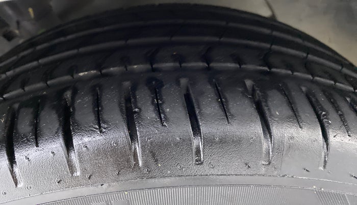 2020 Ford Figo Aspire 1.2 TITANIUM+ PETROL, Petrol, Manual, 8,254 km, Right Front Tyre Tread