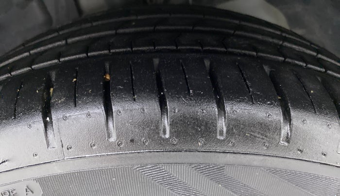 2020 Ford Figo Aspire 1.2 TITANIUM+ PETROL, Petrol, Manual, 8,254 km, Left Front Tyre Tread