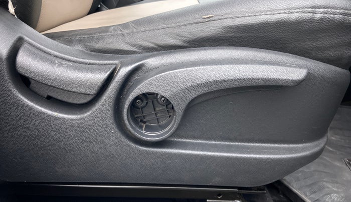 2016 Hyundai Creta 1.6 CRDI SX PLUS AUTO, Diesel, Automatic, 1,10,283 km, Driver Side Adjustment Panel