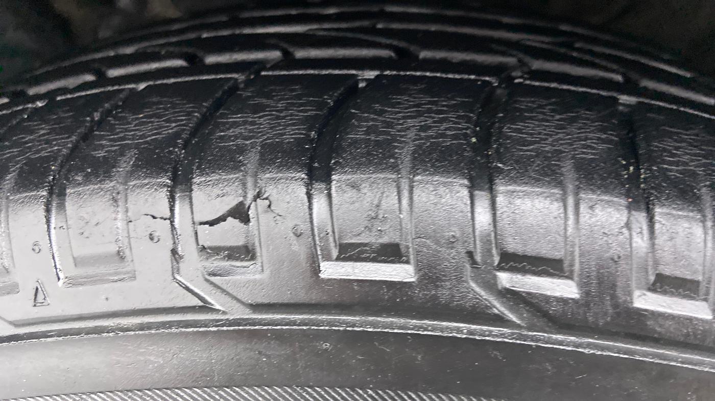 2016 Hyundai Creta 1.6 CRDI SX PLUS AUTO, Diesel, Automatic, 1,10,283 km, Left Front Tyre Tread