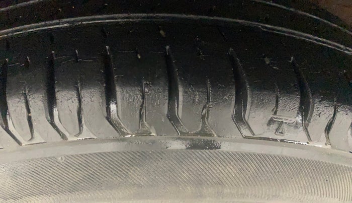 2013 Hyundai i10 SPORTZ 1.2 AT, Petrol, Automatic, 82,535 km, Right Rear Tyre Tread