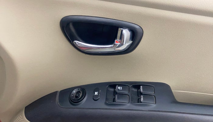 2013 Hyundai i10 SPORTZ 1.2 AT, Petrol, Automatic, 82,535 km, Driver Side Door Panels Control