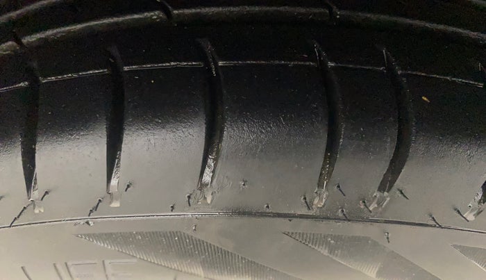 2013 Hyundai i10 SPORTZ 1.2 AT, Petrol, Automatic, 82,535 km, Right Front Tyre Tread